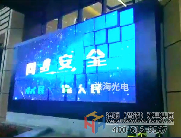 伸縮波浪屏在美化城市方面發(fā)揮著獨(dú)特的作用。